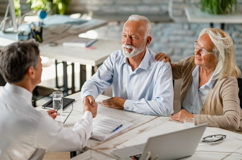 Image illustrative de l'article "Devez-vous transférer vos anciens PERP et Madelin, ou l’assurance-vie vers un PER ?"